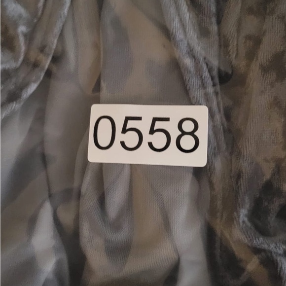 NWT Free People Don't You Wish Velvet Bodysuit V-neck Sunflower Seed Gray Sz XS - Picture 10 of 10